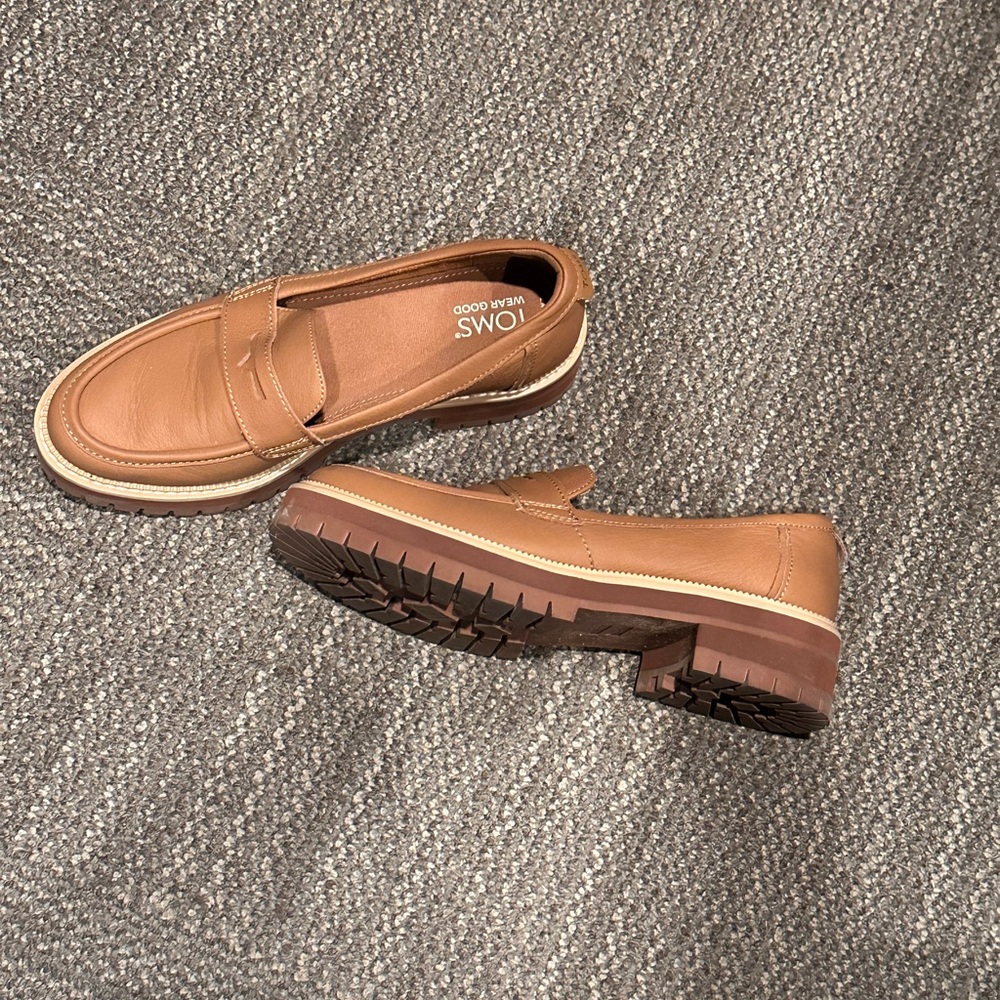 Tom’s Women Cara Loafer - Tan size 7